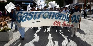 Gastronómicos de Bariloche realizarán movilizaciones el 20 y 21 de mayo