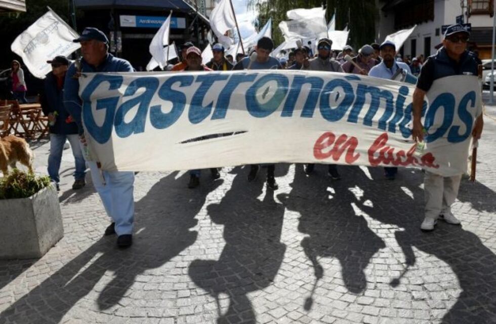 Gastronómicos de Bariloche realizarán movilizaciones el 20 y 21 de mayo