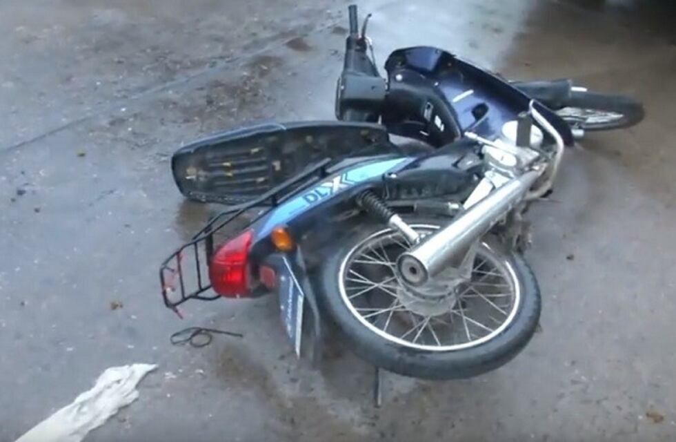 Buscan al conductor que atropelló una moto y dejó un niño herido