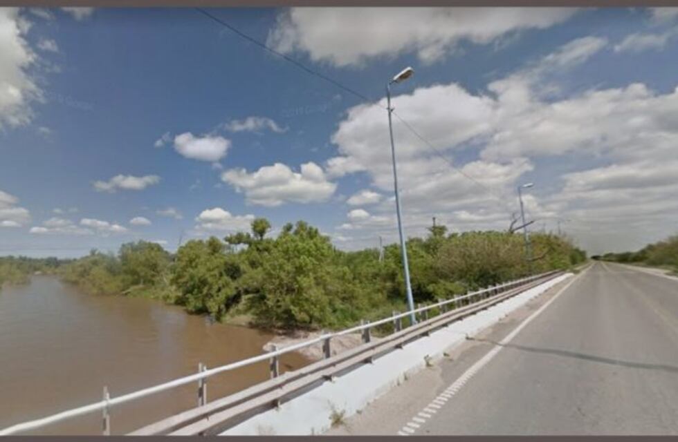 Ignorando la cuarentena, robaban arena del río