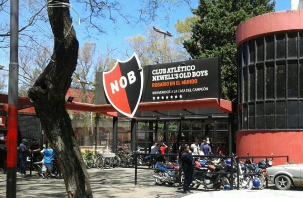 Empleados de Newell's realizaron un corte de colaboración por falta de pago