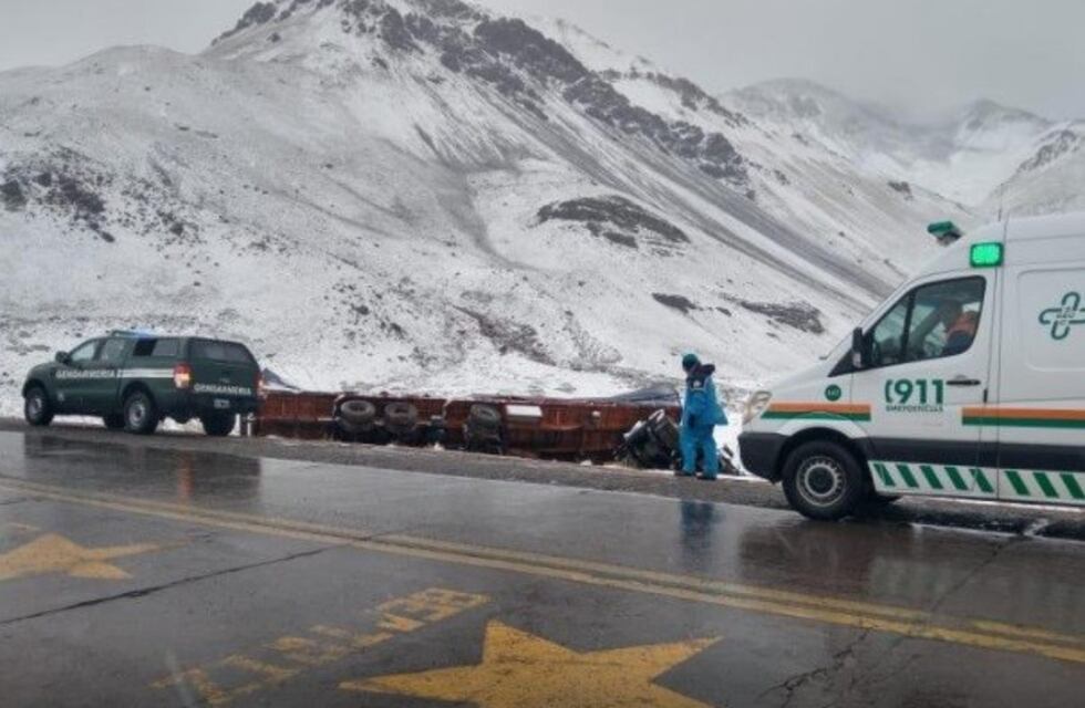 Volcó un camión que viajaba hacia Chile