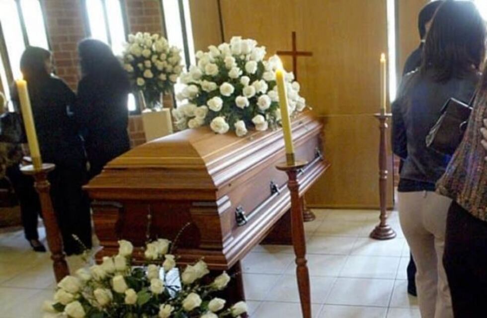 Velaba a su suegra y lo asaltaron a mano armada ocho ladrones