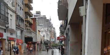 Los comerciantes de la Peatonal Córdoba podrían replicar a medida implementada por las galerías\u002E (Archivo)