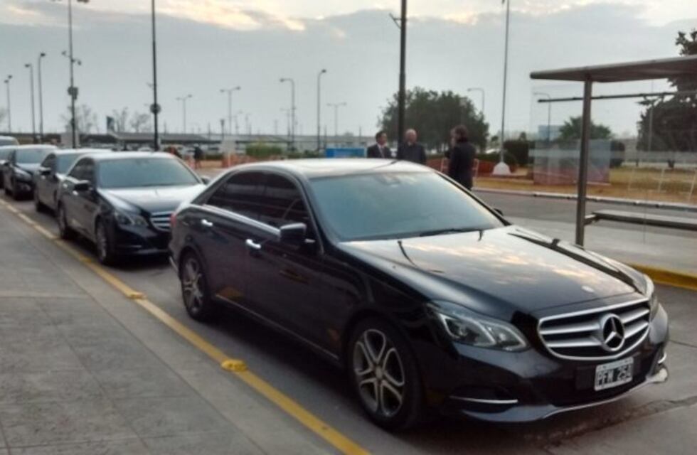 La lujosa flota de autos que dispuso Messi para trasladar a sus invitados a la boda