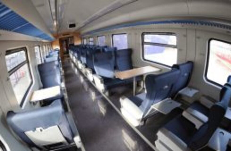 Sin trenes por el agua: pusieron micros para los pasajeros porteños, pero no para los rosarinos