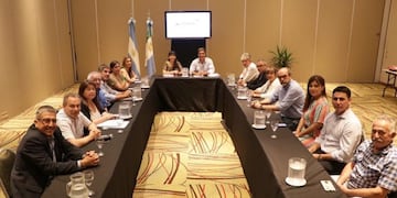 Capitanich se reunió con diputados y lamentó el faltazo de algunos\u002E (Prensa Frente Chaqueño)