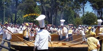 Fiesta del omelette gigante en Pigüé\u002E
