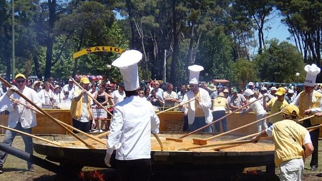 Fiesta del omelette gigante en Pigüé\u002E