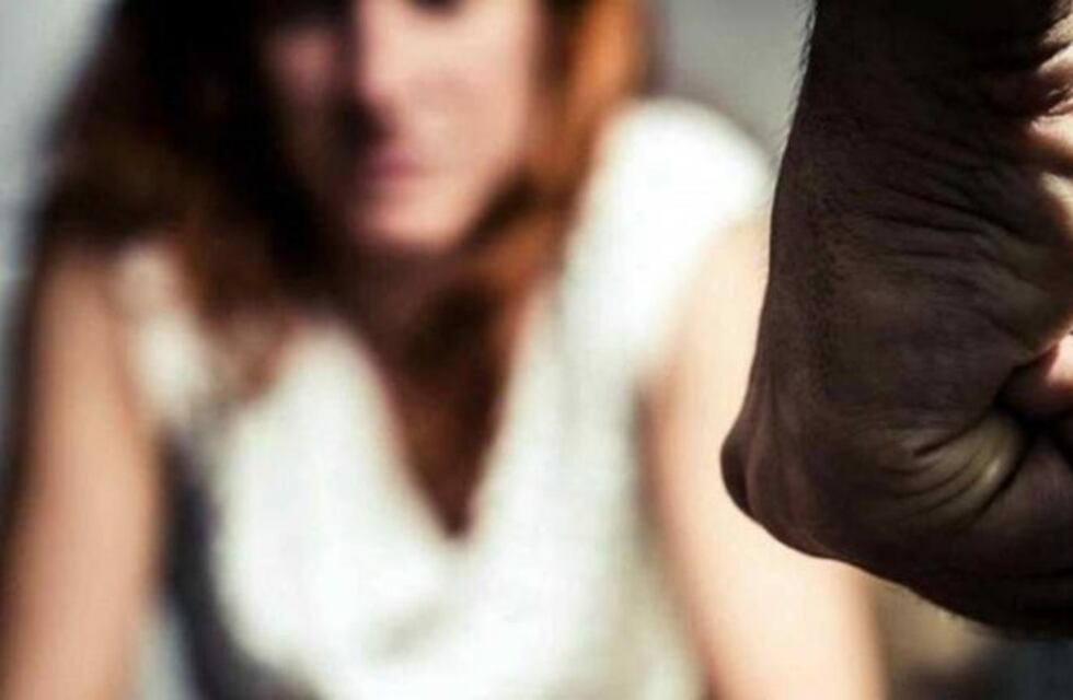 Un policía terminó preso por golpear a su pareja