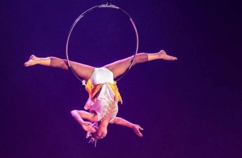 Una acróbata se soltó de un aro y cayó más de 10 metros durante la función de un circo en Australia