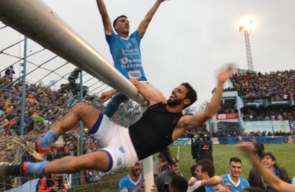 Los goles y el loco festejo de Estudiantes de Río Cuarto y su ascenso histórico