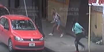 Dos mujeres se pelearon en la puerta de un hotel alojamiento de Salta\u002E