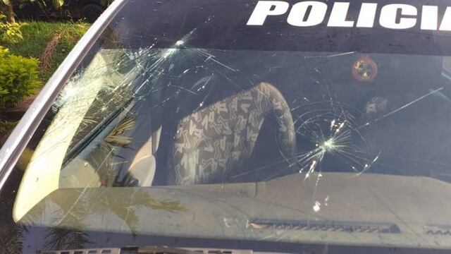 Patrulleros dañados por violentos en una fiesta clandestina\u002E (Policìa de Misiones)