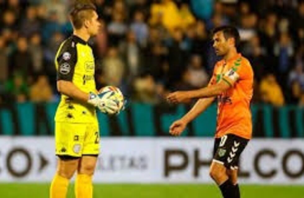 Fernando Espinoza aceptó su error en el Belgrano-Banfield, pero no se siente culpable