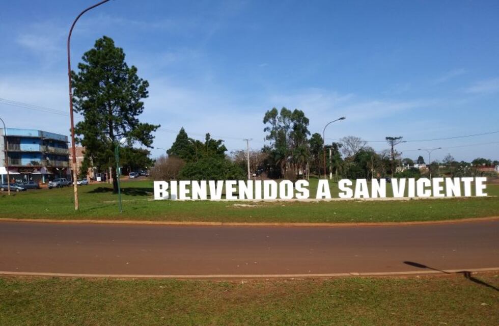Dos heridos en San Vicente luego de que una moto y un auto se accidentaran sobre la ruta