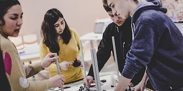 Los cinco chicos cordobeses que con su robot pretenden imponerse en el Mundial de Robótica\u002E