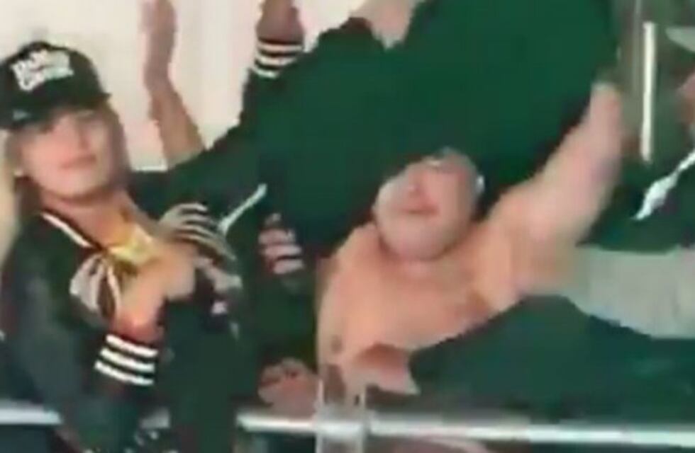 El show de Diego Maradona en un recital de Damas Gratis