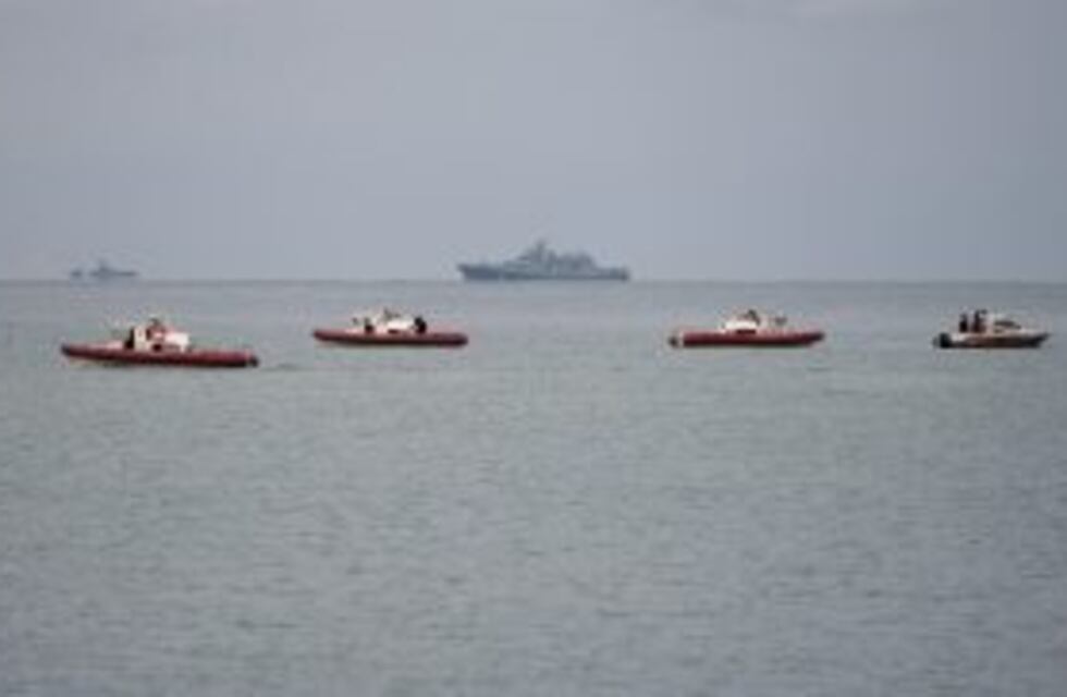 Encontraron fuselaje del avión ruso a 27 metros de profundidad