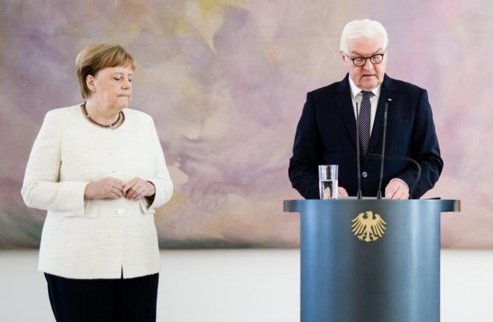 La canciller alemana Angela Merkel no pudo ocultar los temblores durante un acto oficial