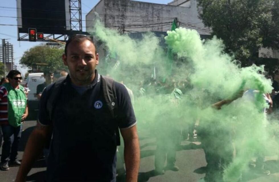 Personal de la Fábrica Militar de Fray Luis Beltrán marchó en caravana contra los despidos