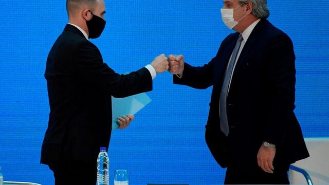 Alberto Fernández y Martin Guzman (Foto: Juan MABROMATA / AFP)