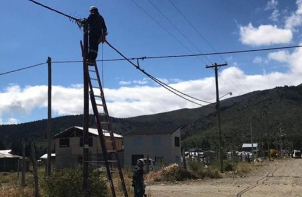 Cobrará un millón de pesos por caer de un poste de luz