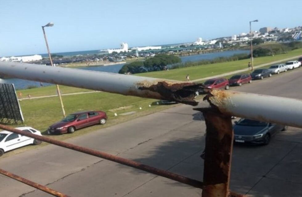 Preocupación de los vecinos de Punta Mogotes por el estado de un puente