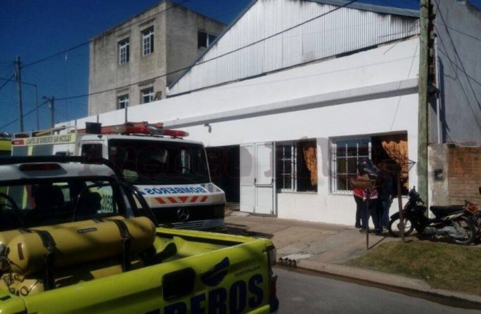Estaban realizando trabajos en el techo de una iglesia evangélica y agarró fuego la membrana