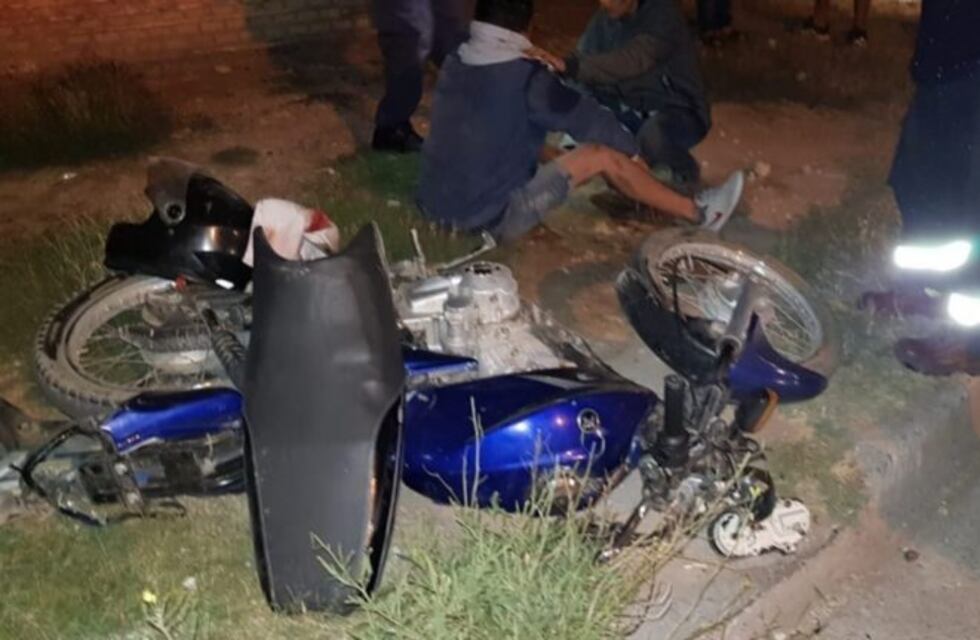 Chocó a dos motociclistas, huyó y después se entregó a las autoridades