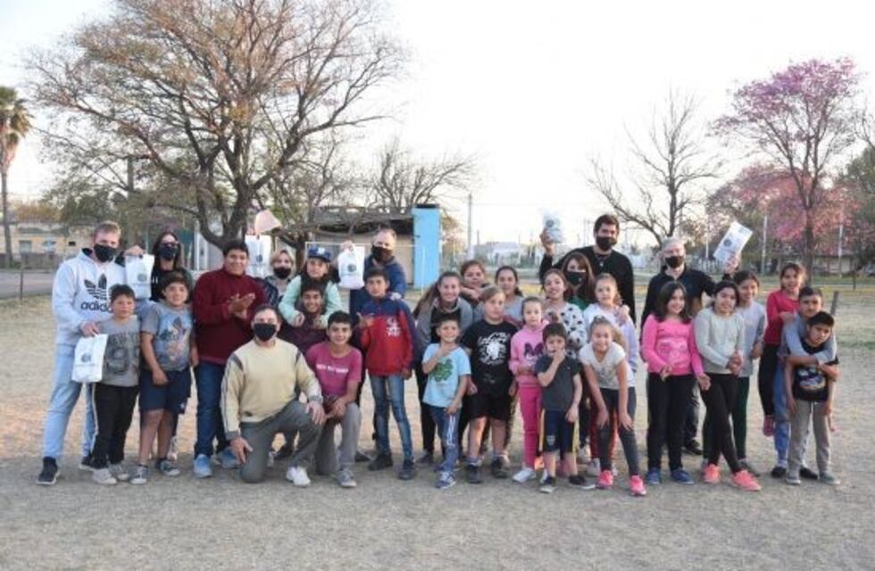 Morteros: campaña "Mis zapatillas" entregó calzado al primer merendero