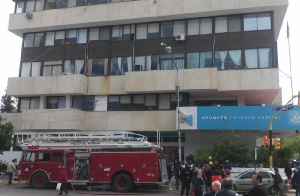 Quiroga confirmó que la municipalidad no atenderá al público por la protesta de las ex empleadas