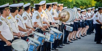 La banda de música de la Policía y Coki Ramírez interpretarán la canción patria\u002E