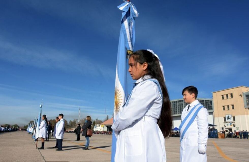 Entre Ríos: los mejores promedios ya no serán los abanderados en las escuelas