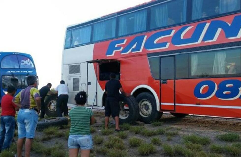 En 12 horas, hubo 2 colectivos de la empresa Facundo que quedaron varados en rutas