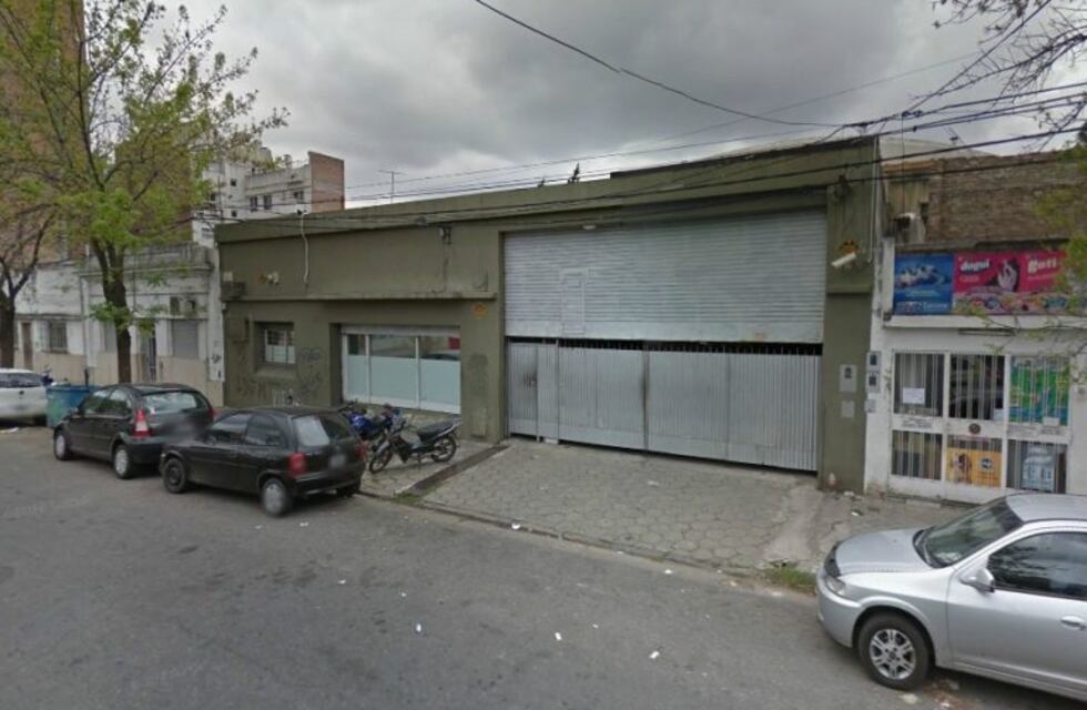 Empleados protestaron por incumplimientos salariales frente a una reconocida marca rosarina de indumentaria