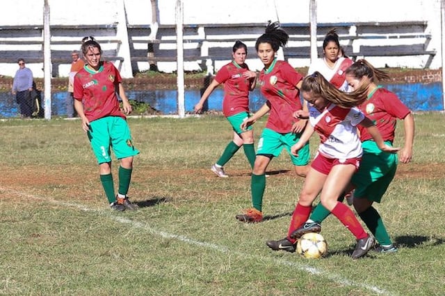 En un partido parejo, Oberá sacó ventaja en el choque de ida\u002E Después le tocó remontar a Posadas, que ganó pero no le alcanzó en los penales\u002E (Gentileza Liga Posadeña)