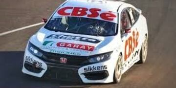 Carlos Okulovich piloto de Oberá con su CIVIC\u002E (Deportes Misiones)