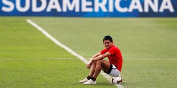 Luis Miguel Rodriguez, of Argentina's Colon soccer team, sits on the ball during a training session at Olimpia Stadium in Asuncion, Paraguay, Friday, Nov\u002E 8, 2019\u002E Colon will play Ecuador's Independiente del Valle on Saturday, the final Copa Sudamericana match\u002E (AP Photo/Jorge Saenz)
