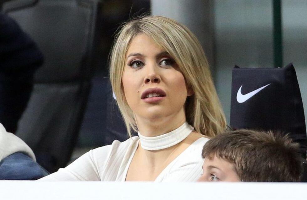 La espectacular caída de Wanda Nara mientras bailaba en la TV italiana