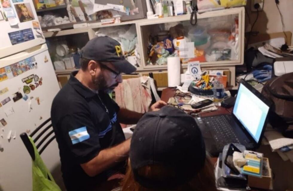 Detuvieron a hombre acusado de difundir material erótico a menores