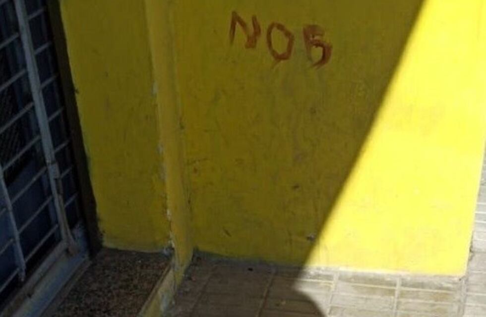 Ladrón se cortó cuando huía de un negocio y tuvo tiempo de escribir "NOB" con su sangre