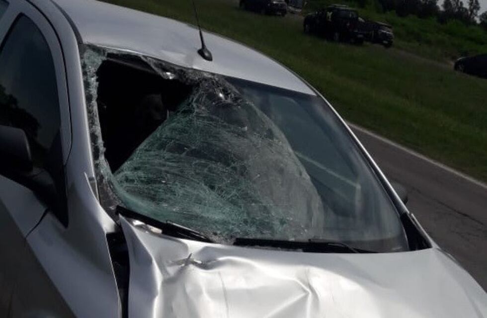 Peatón está grave tras ser embestido por un auto en la autopista Rosario-Córdoba