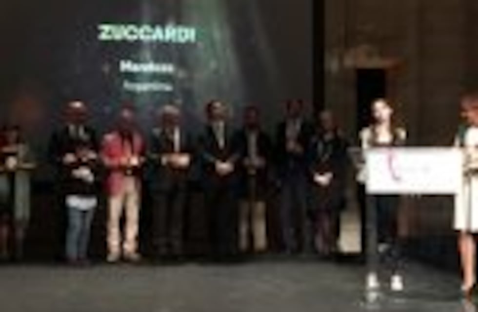 Entregan premio de Oro a la bodega Zuccarde por su arquitectura