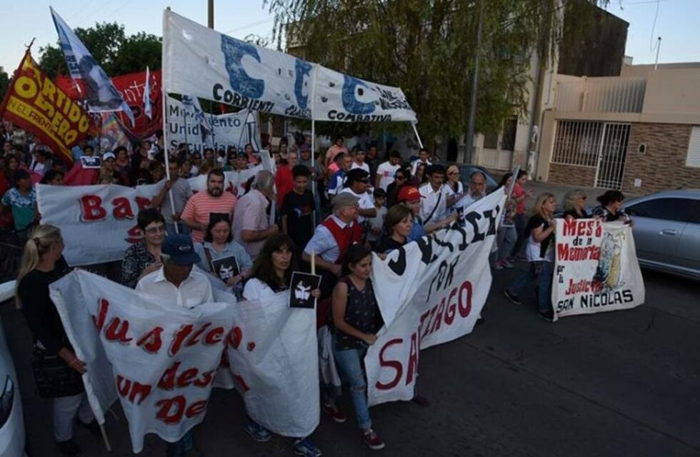 Cientos de personas marcharon en la ciudad por Santiago Maldonado