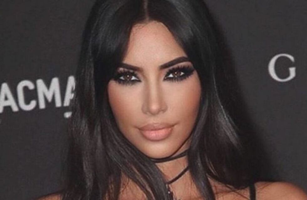 Kim Kardashian revolucionó las redes con un body con cavado extremo