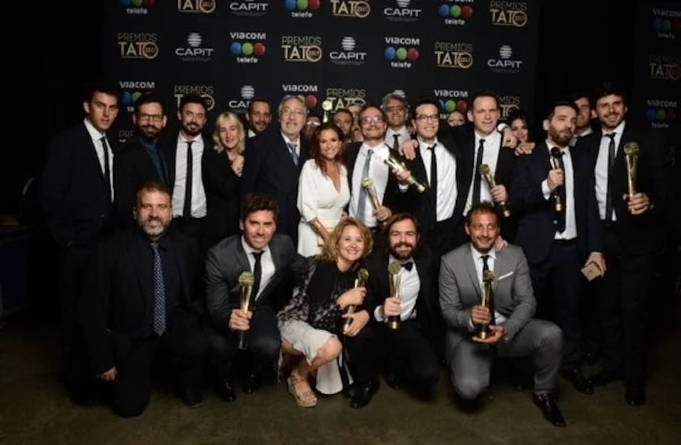 "Un gallo para Esculapio" arrasó en los Premios Tato de la televisión
