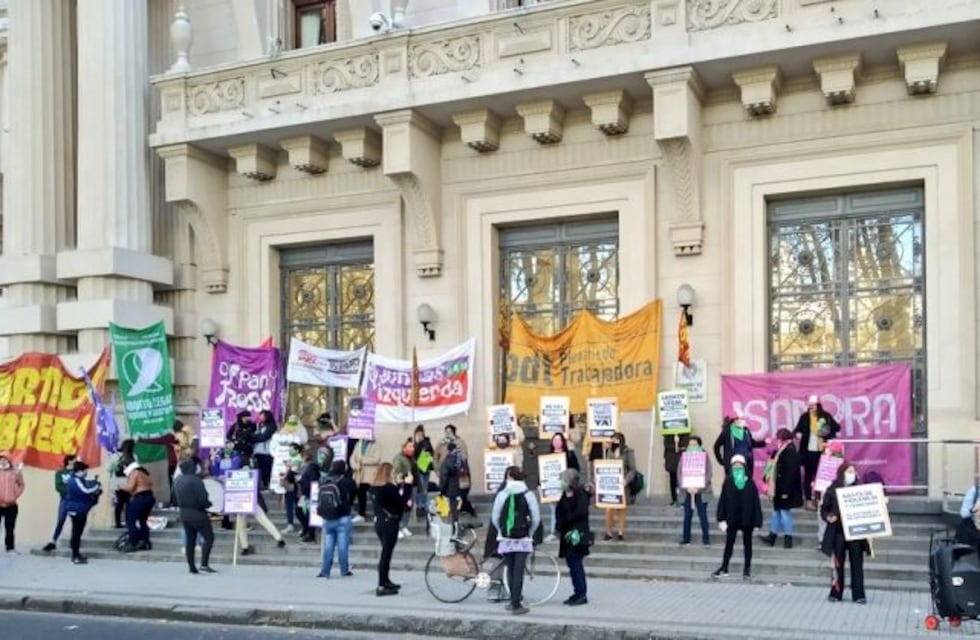 Movimiento "Ni Una Menos" se concentró frente a la sede de Gobierno en Rosario