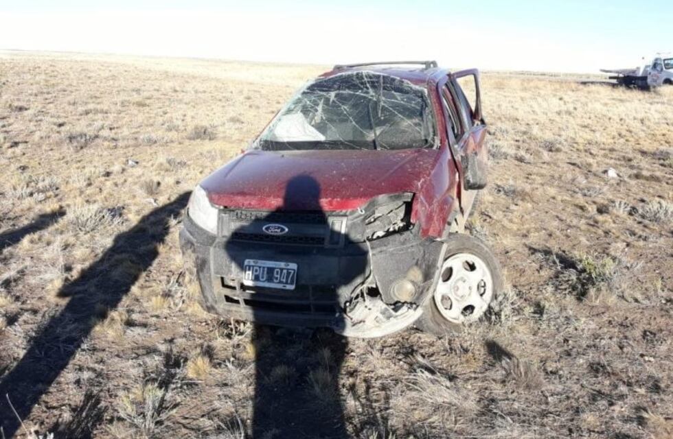 Dos muertos y dos heridos en un vuelco en San Julián