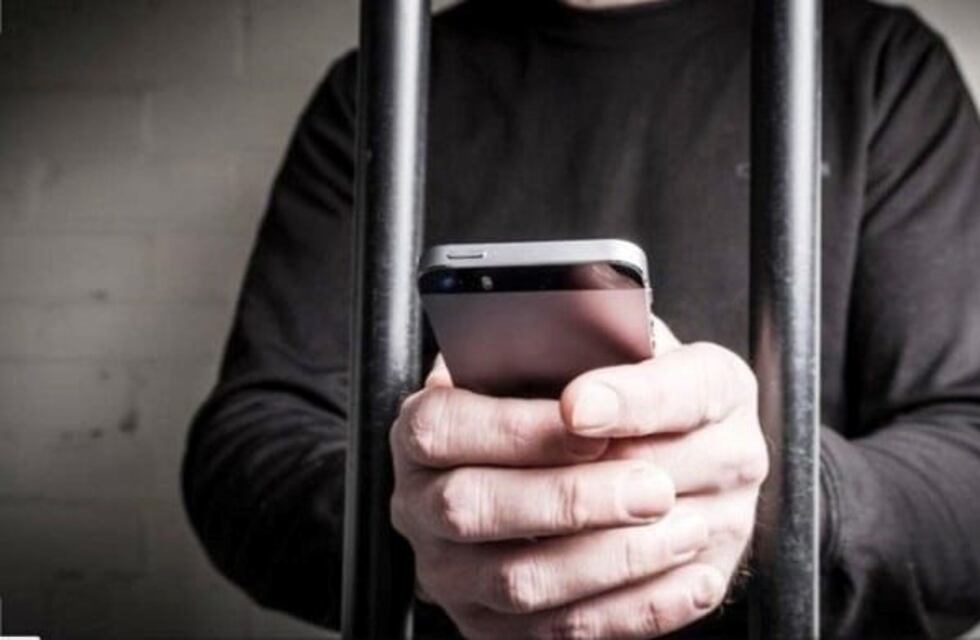 Les secuestran celulares a detenidos de una comisaria